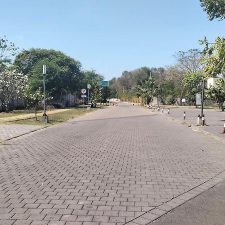 Diki Bungalows Kuta  Exterior foto